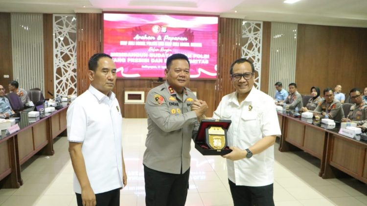 Staf Ahli Kapolri Bidang Sospol dan Sosbud Berikan Arahan Kepada Personel Polda Kaltim