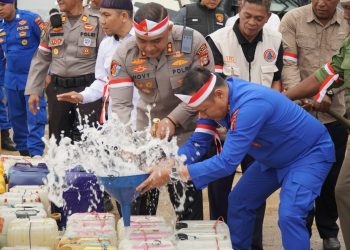 Satpolairud Polres Paser Gelar Festival Merah Putih Pesisir, Pangan Murah, Dan Layanan Kesehatan Untuk Warga Desa Lori