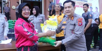 Polda Kaltim Gelar Penjualan Beras Bulog untuk Bantu Stabilkan Harga di Pasaran