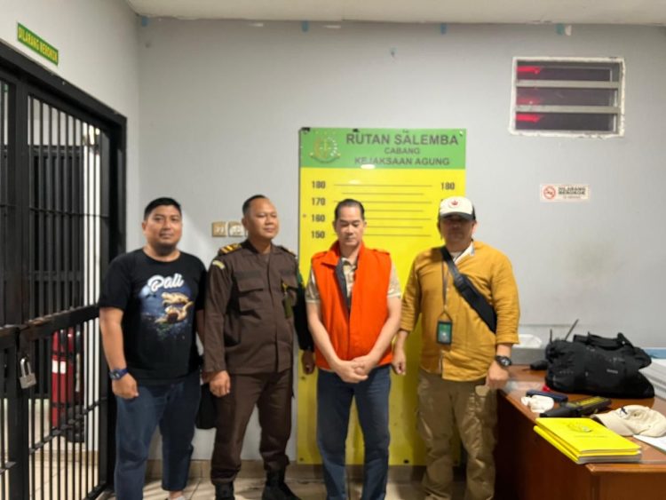 Tim Gabungan Intelijen Kejati Riau bersma Tim SIRI Kejaksaan Agung Berhasil Amankan DPO ROBBY MATTOALY Perkara Penggelapan