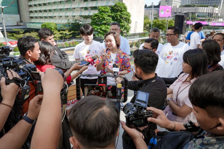 Rayakan HUT ke-80 RI, Kementerian Ekraf Fasilitasi Kreativitas Anak Muda di Bus TransJakarta