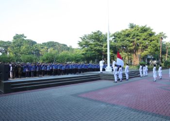 KETUA MA MENJADI PEMBINA UPACARA HUT KEMERDEKAAN RI