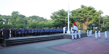 KETUA MA MENJADI PEMBINA UPACARA HUT KEMERDEKAAN RI