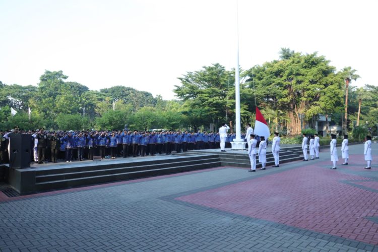 KETUA MA MENJADI PEMBINA UPACARA HUT KEMERDEKAAN RI