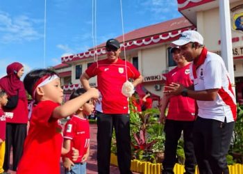 Polres Bontang Meriahkan HUT RI ke-80 dengan Senam dan Lomba Tradisional