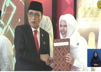 Ketua Mahkamah Agung Serahkan SK Pengangkatan PPNPN Menjadi P3K