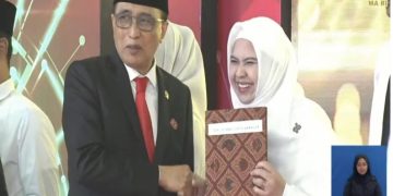 Ketua Mahkamah Agung Serahkan SK Pengangkatan PPNPN Menjadi P3K