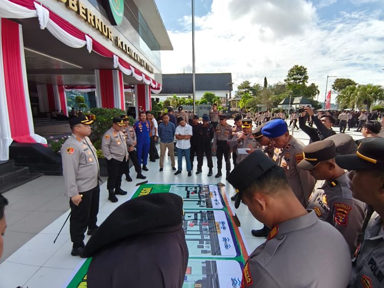 Pastikan Berjalan Aman dan Kondusif, Sat Brimob Polda Kaltim Kawal Aksi Unras Para Driver Ojol di Kantor Gubernur