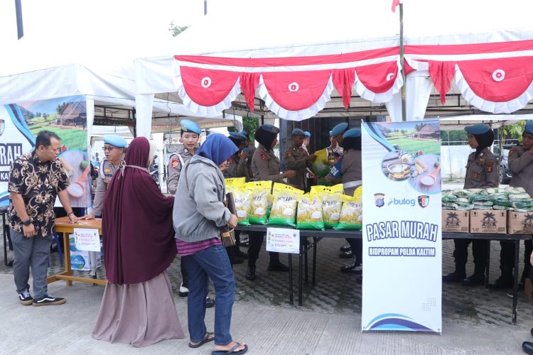 Polri Untuk Masyarakat, Bidpropam Polda Kaltim Gelar Pasar Murah di Balikpapan Selatan