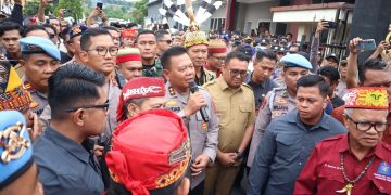 Kapolda Kaltim Temui Langsung Massa Aksi Solidaritas Masyarakat Adat di Polres Kukar