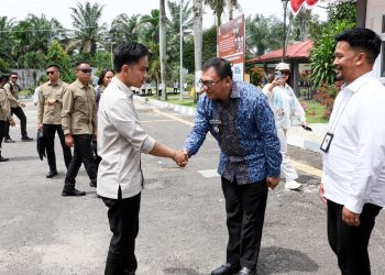 Didampingi Asri Ludin Tambunan, Wapres Gibran Janjikan Laptop Usai Tinjau Sekolah Rakyat di Deli Serdang