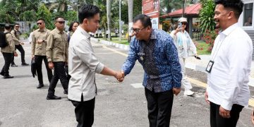 Didampingi Asri Ludin Tambunan, Wapres Gibran Janjikan Laptop Usai Tinjau Sekolah Rakyat di Deli Serdang