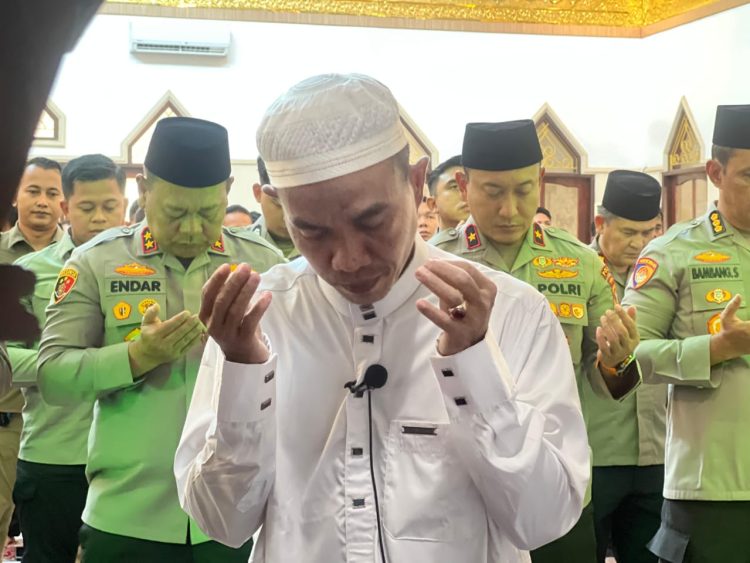 Polda Kaltim Gelar Shalat Gaib untuk Mendoakan Driver Ojek Online Almarhum Affan Kurniawan