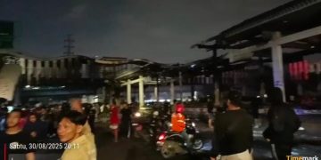 PROF DR SUTAN NASOMAL : AKSI MASA SEMAKIN MELUAS GERUDUG SEMUA KANTOR DPR MENUNGGU PRESIDEN RI DIALOG DENGAN MASYARAKAT