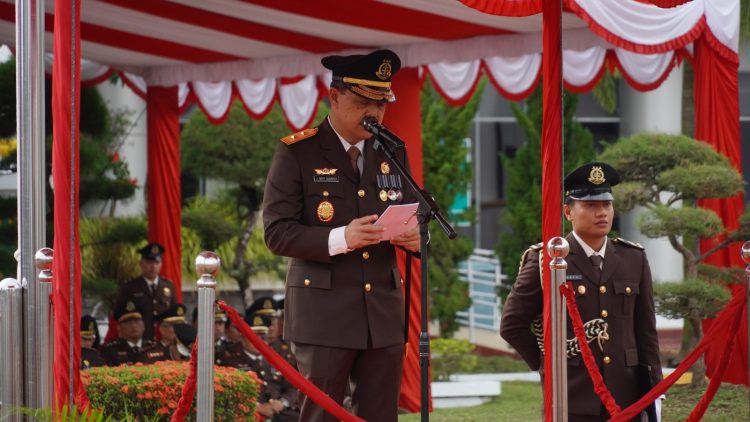 Kejati Kepri Gelar Upacara Hari Lahir Kejaksaan RI ke-80, Kajati J. Devy Sudarso Bacakan Amanat Jaksa Agung.