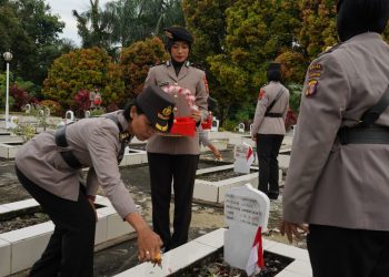 Peringati HUT Polwa ke-77, Polwan Polda Kaltim Gelar Ziarah dan Tabur Bunga di TMP Dharma Agung Balikpapan