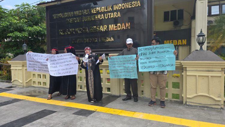 Dituduh melakukan penipuan dan penggelapan Emak-emak Klaim Jadi Korban Kriminalisasi