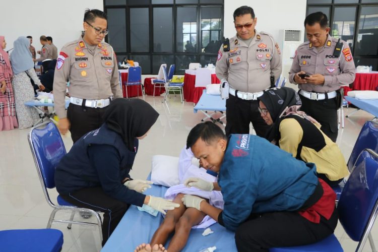 Polres PPU Bersinergi dengan RSUD Putri Aji Botung Gelar Sunat Massal Rayakan HUT Polantas ke-70