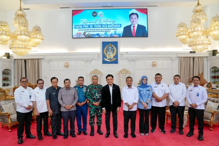 Menko Yusril Pastikan Penegakan Hukum Pasca Kerusuhan Makassar Berjalan Sesuai Aturan dan Menjunjung HAM