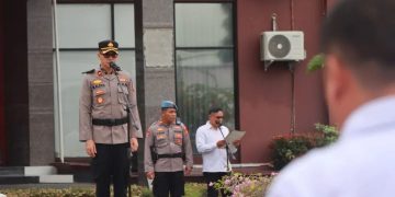 Polres Kutai Kartanegara Gelar Apel Pagi, Wakapolres Tekankan Kesiapsiagaan dan Pelayanan Prima