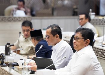 Rapat Kerja Dengan Komisi V, Wamen Viva Yoga: Kita Tuntaskan Tumpang Tindih Lahan Transmigrasi dan Kawasan Hutan