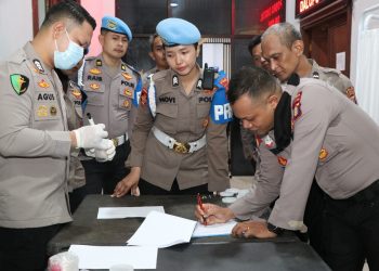 Polda Kaltim Gelar Tes Urine Personel untuk Deteksi Dini Penyalahgunaan Narkoba