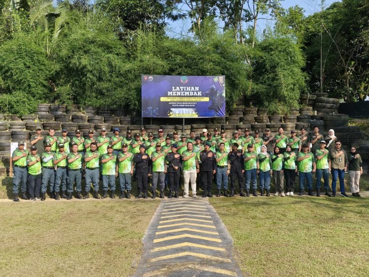 Jalin Sinergi serta Tingkatkan Profesionalisme dalam Penegakan Hukum Kehutanan, Sat Brimob Polda Kaltim Gelar Latihan Menembak Bersama Polhut Gakkum