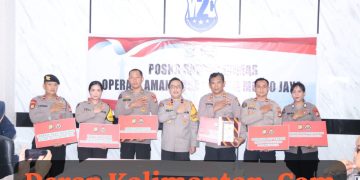 Kabid Humas Polda Metro Jaya Berikan Penghargaan untuk Personel Humas Berprestasi