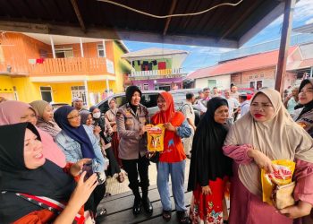 Terus Menebar Kepedulian, Polwan Polda Kaltim bersama Bhayangkari Daerah Kaltim Berbagi Sembako kepada Masyarakat yang Membutuhkan