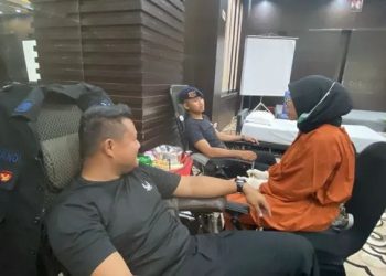 Wujud Kepedulian, Brimob Polda Kaltim Berpartisipasi Dalam Donor Darah HUT Hotel Zurich