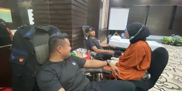 Wujud Kepedulian, Brimob Polda Kaltim Berpartisipasi Dalam Donor Darah HUT Hotel Zurich