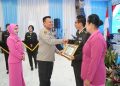 Polda Kaltim Gelar Tradisi Wisuda Purna Bakti, Kapolda Sampaikan Apresiasi dan Pesan Haru untuk Personel yang Purna Tugas