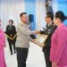 Polda Kaltim Gelar Tradisi Wisuda Purna Bakti, Kapolda Sampaikan Apresiasi dan Pesan Haru untuk Personel yang Purna Tugas