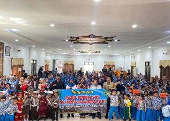 Brimob Polda Kaltim Kenalkan Tugas Polisi pada Anak Usia Dini Lewat Kunjungan Edukasi “Polisi Sahabat Anak”