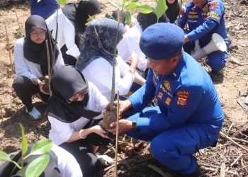 Ditpolairud Polda Kaltim Ajak Mahasiswa Universitas Mulia Balikpapan Peduli Ekosistem Mangrove