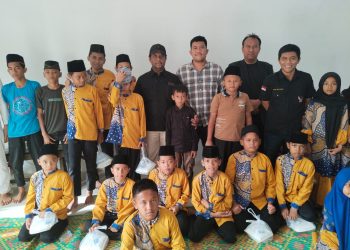 Santuni Anak Yatim Piatu Ketua 234 SC dan Relawan Bonar Octo Simangunsong ,S.H bersama Henry Pakpahan ,S.H berbagi Kasih