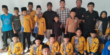 Santuni Anak Yatim Piatu Ketua 234 SC dan Relawan Bonar Octo Simangunsong ,S.H bersama Henry Pakpahan ,S.H berbagi Kasih