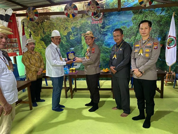 Pererat Sinergi Kamtibmas bersama Tokoh Masyarakat, Ditbinmas Polda Kaltim Kunjungi Lembaga Adat Dayak Kenyah Kaltim