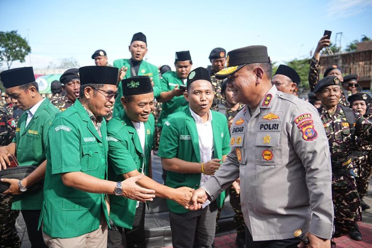 Wujud Kepedulian di Momen Hari Santri dan Sumpah Pemuda, Kapolda Kaltim Serahkan Bantuan 20 Sumur Bor untuk Santri