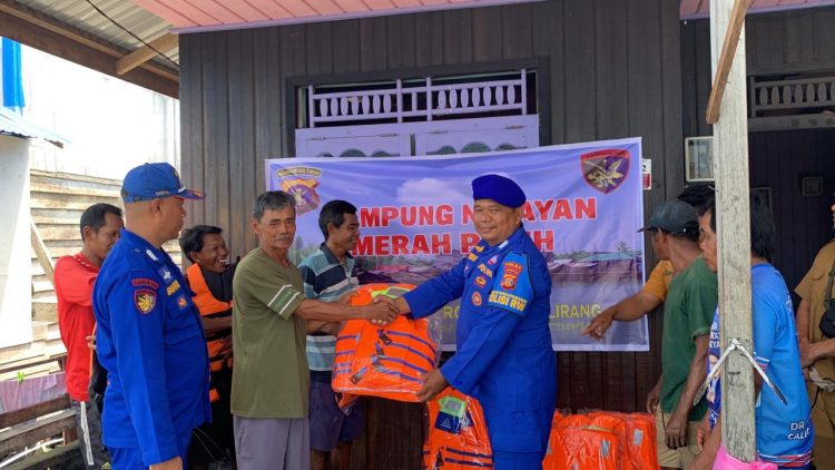 Polairud Kaltim Ajak Nelayan Sangkulirang Jaga Keamanan Laut Melalui Program Desa Binaan