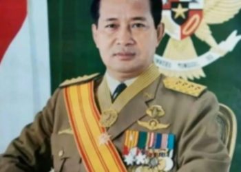 PROF DR SUTAN NASOMAL MENGUCAPKAN TERIMAKASIH KEPADA PRESIDEN RI DENGAN DI ANGKATNYA JENDRAL BESAR H.M SOEHARTO SEBAGAI PAHLAWAN NASIONAL