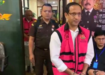 Penyerahan Tersangka dan Barang Bukti (Tahap II) Perkara Digitalisasi Pendidikan Kemendikbudristek terhadap 4 Orang Tersangka