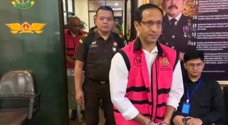 Penyerahan Tersangka dan Barang Bukti (Tahap II) Perkara Digitalisasi Pendidikan Kemendikbudristek terhadap 4 Orang Tersangka