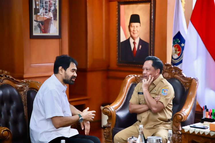 Gubernur Aceh Muzakir Sampaikan Selamat kepada Tito Karnavian atas Penganugerahan Gelar Adat dari Wali Nanggroe