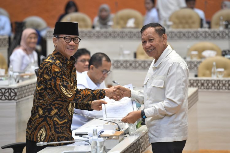 Mendes Yandri Optimis Semua Desa Teraliri Listrik di Pemerintahan Prabowo
