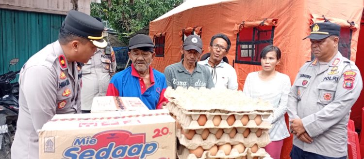 Respon Cepat Polsek Medan Area Beri Bantuan Kepada Korban Kebakaran