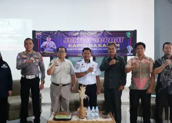 Bid Dokkes Polda Kaltim Gelar Jumat Curhat Bersama Sopir di Terminal Batu Ampar Balikpapan