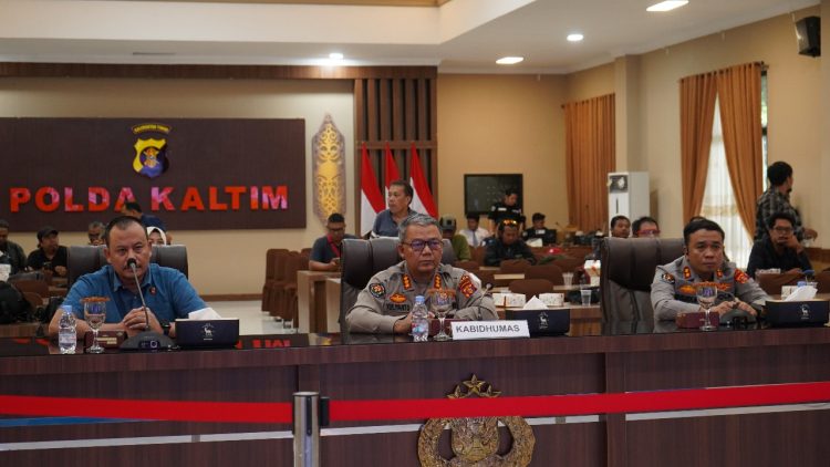 Gelar Konferensi Pers Secara Virtual Bersama Polres Kubar, Polda Kaltim Jelaskan Penanganan 6 Terduga Penyalahgunaan Narkoba di Kutai Barat