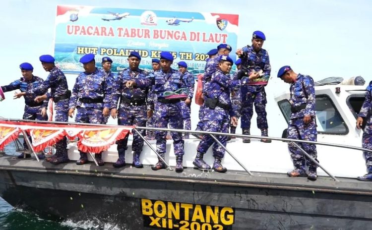 Sambut HUT Ke-75 Polairud, Polres Bontang Gelar Tabur Bunga