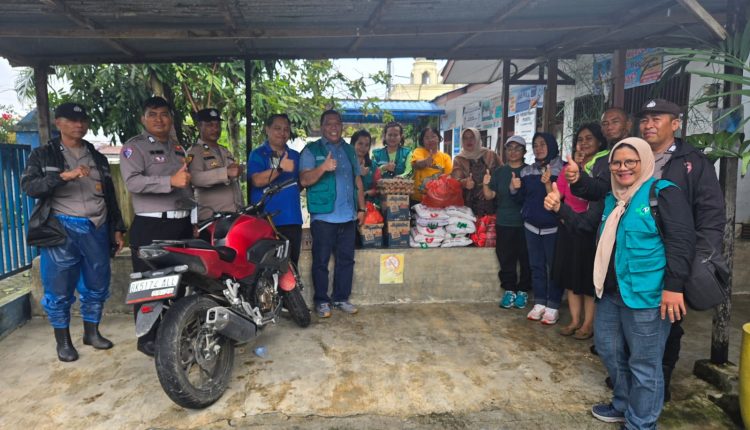 RSUD Pancur Batu Salurkan Bantuan Sembako untuk Korban Banjir di Perumnas Simalingkar